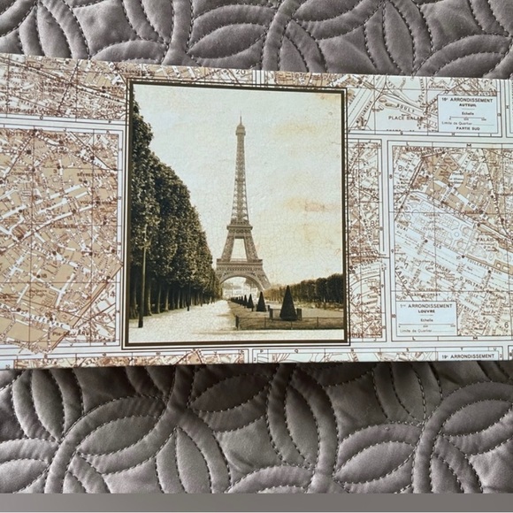 Chesapeake Bay “Morning in Paris” candle, Eiffel Tower photo album & box❣️ - Picture 5 of 14